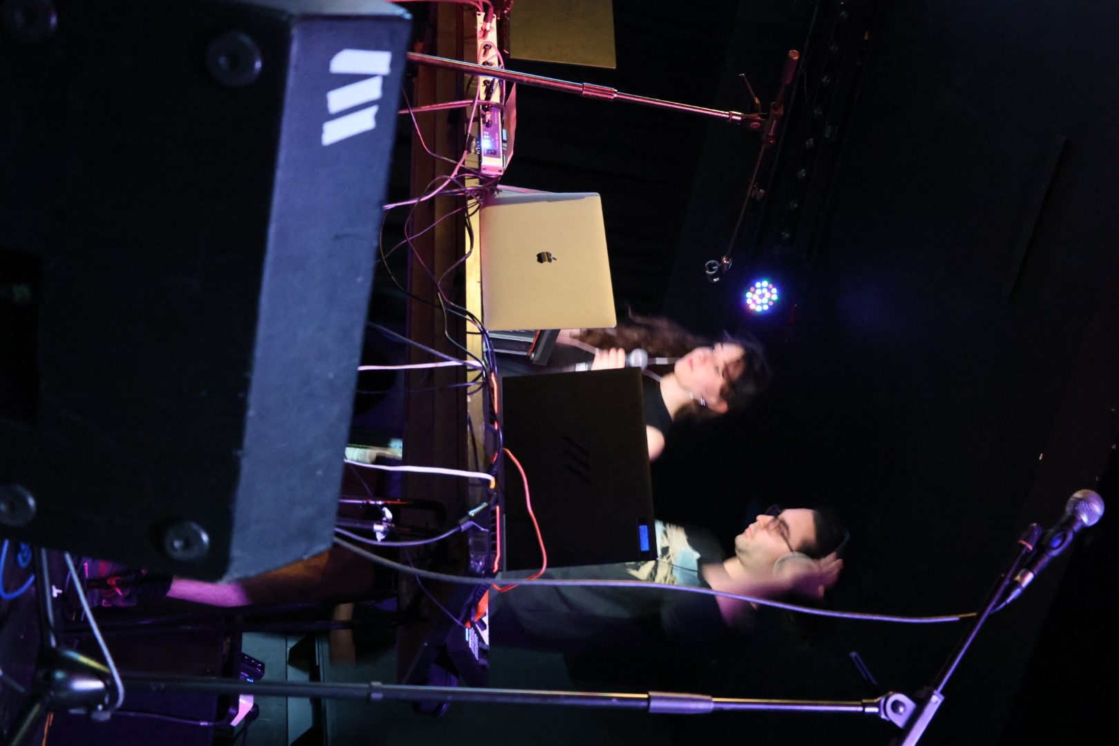 HYBRID REALMS — Stage view